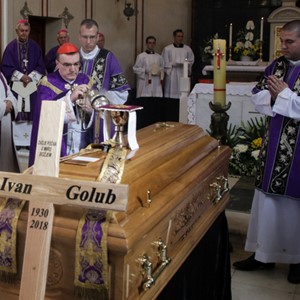  Kardinal Bozanić predvodio sprovodnu misu i obrede za preminulog mons. Ivana Goluba